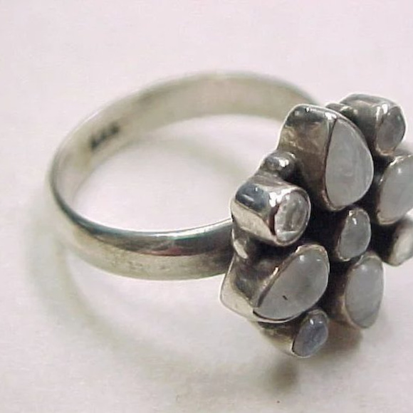 Vintage Sterling Silver Moonstone Ring - Picture 6 of 8